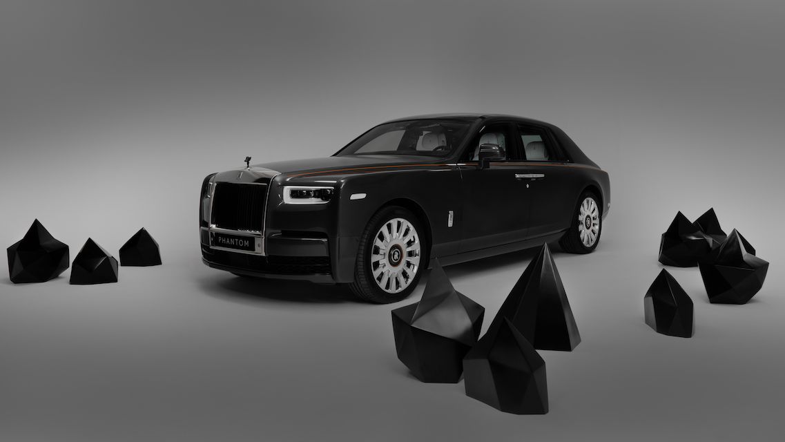 Rolls-Royce představil další jedinečný phantom, uvnitř má karbonový závoj